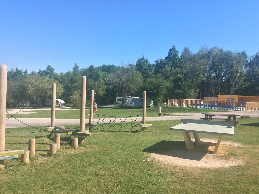 Camping Porte Des Vosges Bulgnéville Eksteriør billede