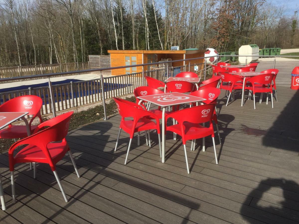 Camping Porte Des Vosges Bulgnéville Eksteriør billede