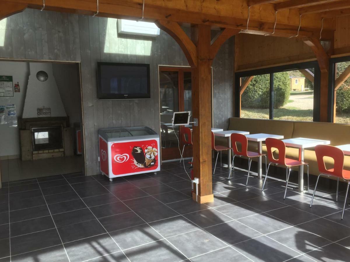 Camping Porte Des Vosges Bulgnéville Eksteriør billede
