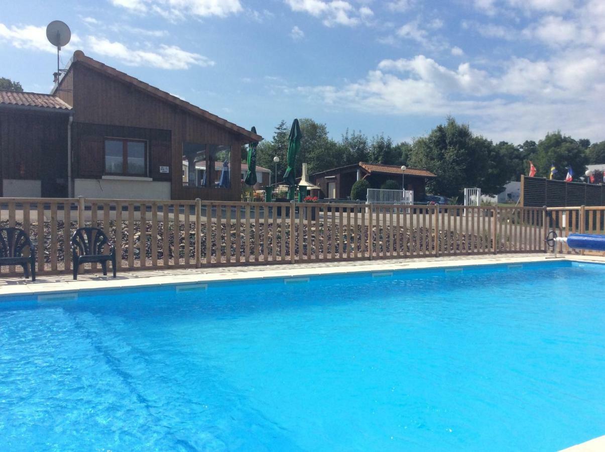 Camping Porte Des Vosges Bulgnéville Eksteriør billede