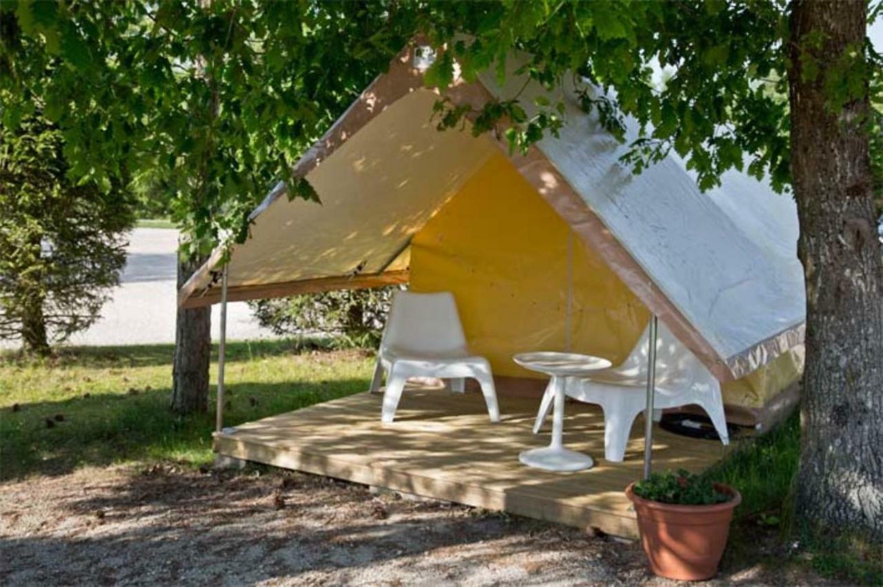 Camping Porte Des Vosges Bulgnéville Eksteriør billede